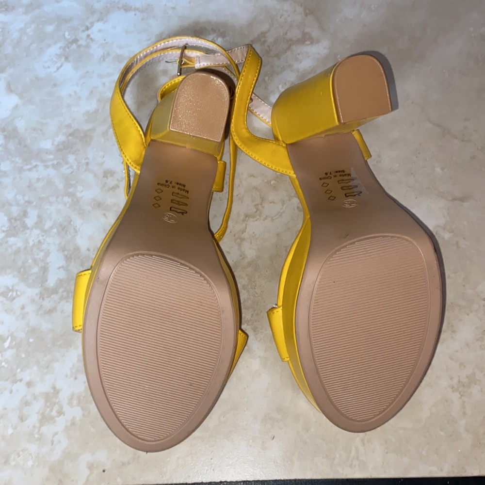 Heels - Picture 4 of 4